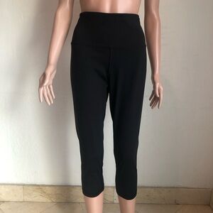 Victoria’s Secret Victoria Sport Black Capri Activewear Leggings Women’s Size L